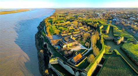 Avec sa superbe citadelle inscrite à lUNESCO ce village pittoresque à