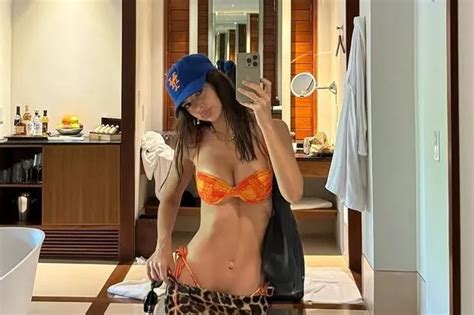 Emily Ratajkowski Shows Off Bum In Skimpy String Bikini For Sizzling