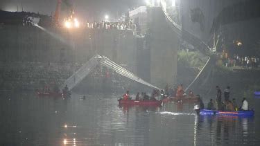 Korban Tewas Jembatan Ambruk Di India Tembus Orang