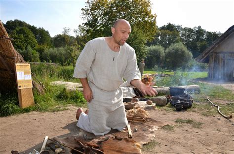 Festyn Archeologiczny W Biskupinie Wideo Polskie Radio Pik