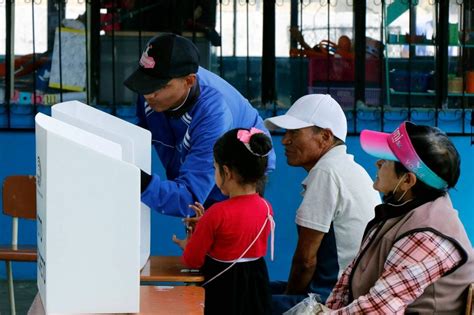 Historic presidential election in Ecuador begins - Read Qatar Tribune ...