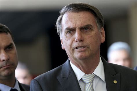 Depois De Visitar General Villas Bôas Bolsonaro Reza Na Catedral De