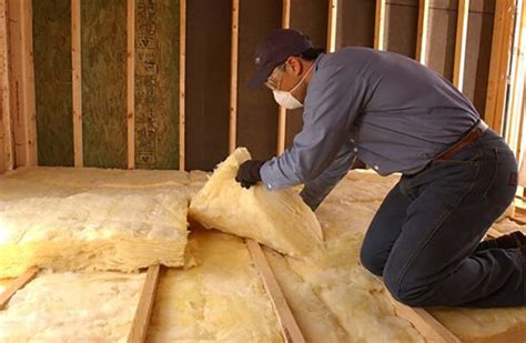 Batt vs. Roll Insulation: Which is the Right Insulation for You?