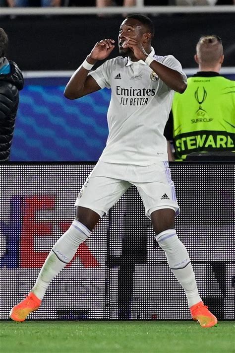 Real Madrid Eintracht Frankfurt Ma Ndan En Zel Foto Raflar Son