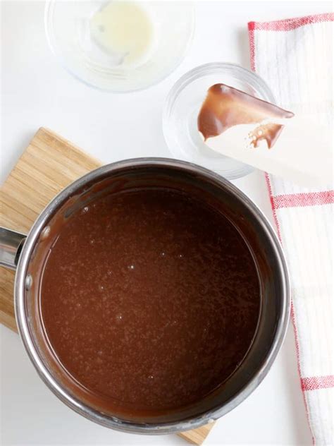 How To Make The Best Chocolate Sauce With Chocolate Chips