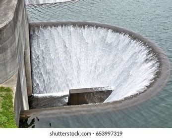 Overflow Dam Stock Photo 653997319 | Shutterstock