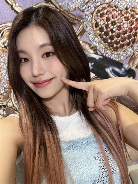 ITZY on Twitter 220828 ITZY VIDEO CALL EVENT YEJI 예지 CHAERYEONG