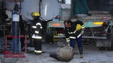 Dos hombres sufrieron quemaduras tras una explosión cuando soldaban