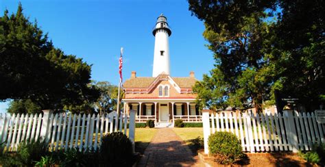 Visiting The St Simons Island Lighthouse - Lighthouse Vacations