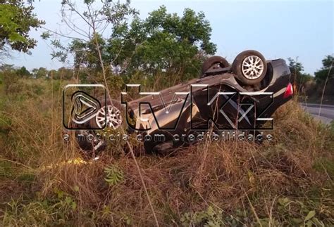 TV KZ Carro sai da pista e capota na BR 262 em Ibiá MG gestante foi