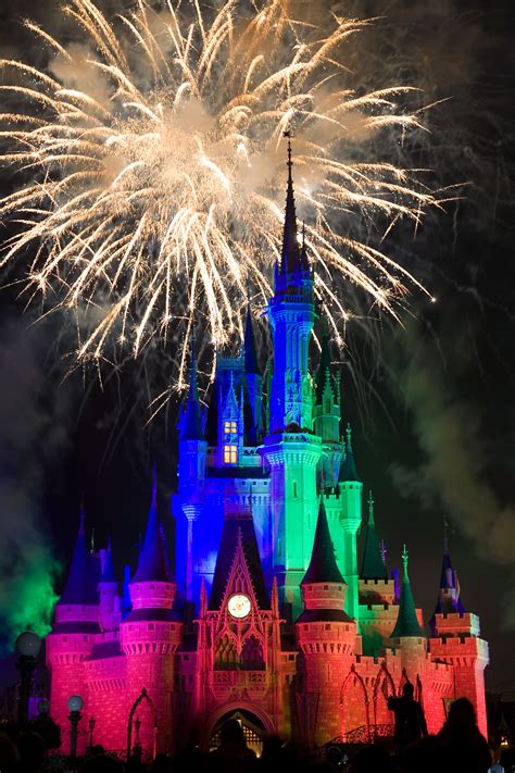 File:Disneyworld fireworks - 0228.jpg - Wikimedia Commons