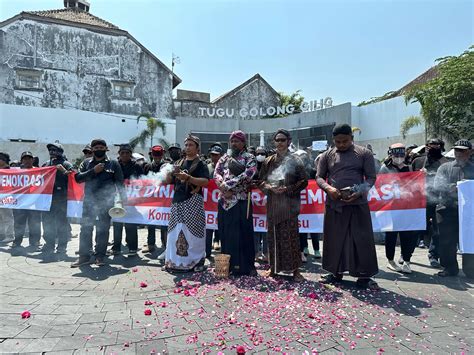 Ratusan Orang Gelar Aksi Budaya Di Tugu Menolak Politik Dinasti