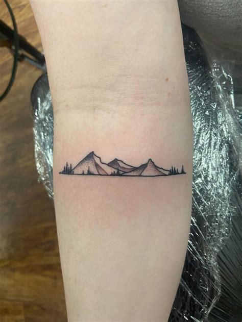 Small Mountain Range Tattoo | Mountain range tattoo, Small tattoos, Tattoos