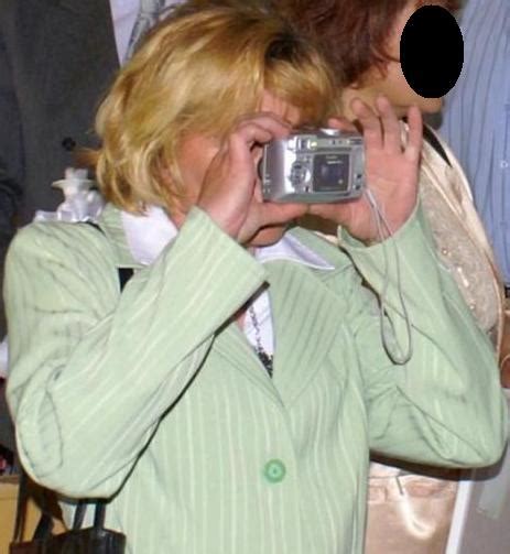 Une Blonde Qui Utilise Un Appareil Photo Images Insolites Fr