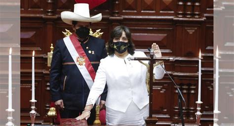 Dina Baluarte Durante Juramentación Como Vicepresidenta De La República