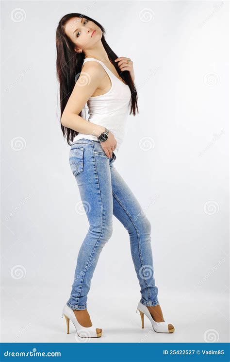 Brunette Agraciado Hermoso De La Muchacha Con El Pelo Largo Imagen De Archivo Imagen De Modelo