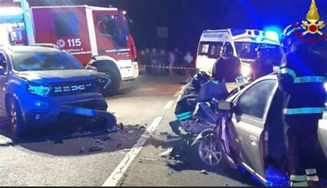 Cagli 1 Morto E 5 Feriti Nel Frontale Fra Auto