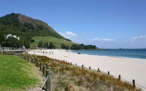 Mount Maunganui Beach / Bay of Plenty / North Island // World Beach Guide