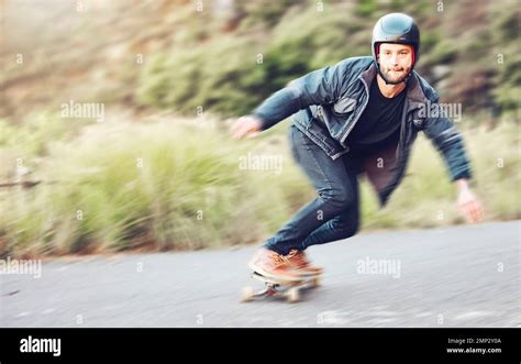 Deportes monopatín y patinaje en carretera para fitness ejercicio o