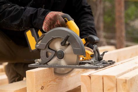 5 Best Battery Powered Circular Saw Reviews For 2020