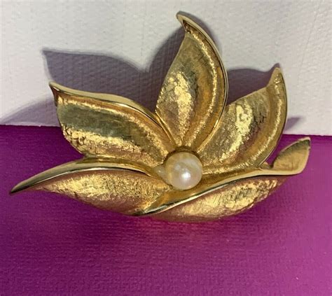 Vintage Gold Costume Lotus Flower Brooch Pin Faux Pea Gem