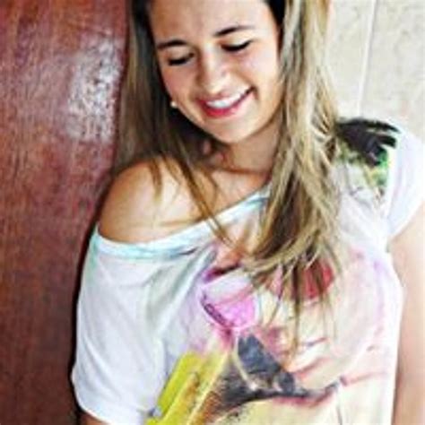 Stream Thais Moura Music Listen To Songs Albums Playlists For Free