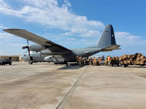 Aeronaves C 130 Hércules de la FACH trasladan a más de 300 efectivos de