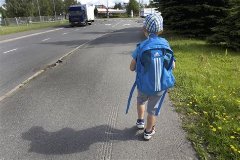 Mitä koululainen saa tehdä yksin kotona Alakoululaisten ei kannata