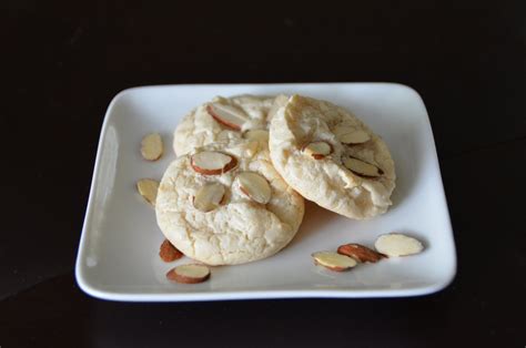 Playing with Flour: Almond macaroons