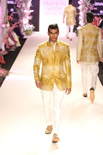 Manish Malhotra | Vogue India | Fashion | Fashion Shows