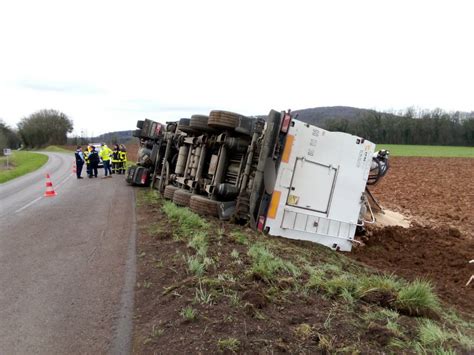 Doubs Un poids lourd se couche près de Rigney le conducteur