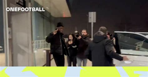 Juve Ecco Kolo Muani L Attaccante Arrivato A Torino Domani Le