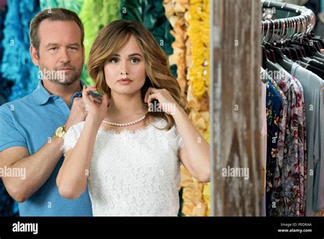 Insatiable L R Dallas Roberts Debby Ryan Season 1 Episode 1