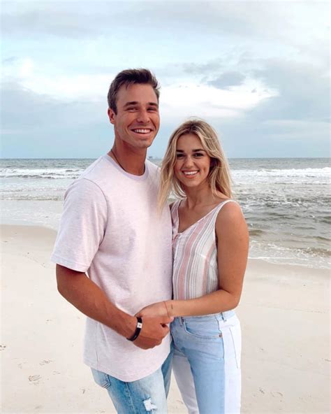 Sadie Robertson Is Pregnant Expecting 1st Child With Christian Huff