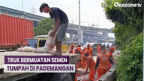 Diduga Kelebihan Muatan Truk Bermuatan Semen Asal Karawang Tumpah Di