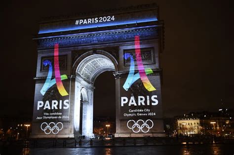 Video Jo Le Logo De Paris D Voil Sur L Arc De Triomphe Le