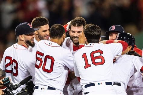 Medias Rojas Derrotan A Astros De Houston Con Hit De Mitch Moreland