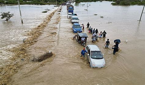 Fuertes Lluvias E Inundaciones Dejan Al Menos Muertos En El Norte De Per