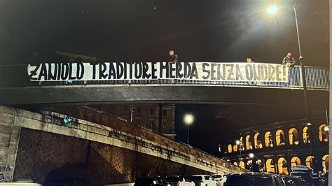 Roma Striscione Contro Zaniolo Al Colosseo Traditore Senza Onore L