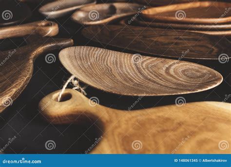 Ensemble De Planches D Couper Sur Le Fond En Bois Image Stock Image