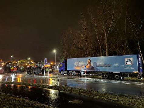 Bauern Blockieren ALDI Zentral Lager In Stelle Seevetal Aktuell De