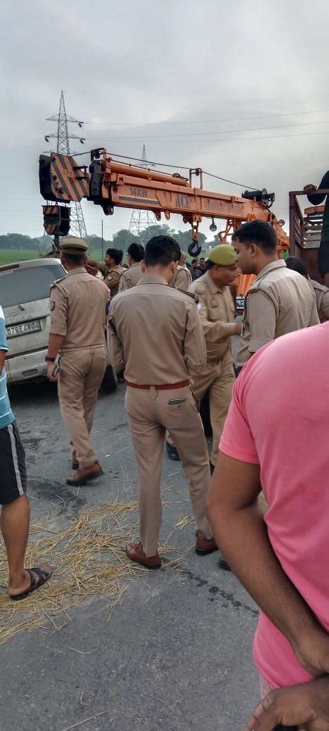 वाराणसी से दर्शन पूजन कर लौट रहे एक ही परिवार के आठ लोगों की दर्दनाक मौततीन घायल Khulasa India