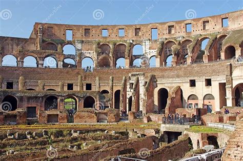 在游人里面的colosseum 编辑类照片 图片 包括有 文化 解毒剂 考古学 拱道 欧洲 都市风景 19645191