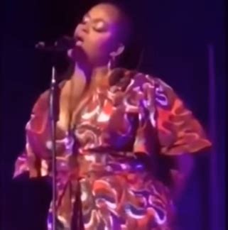 Jill Scott Shows Off Her Oral Sex Skills Using A Mic On Stage And Fans