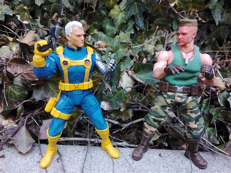 Mezco One Collective Showdown Cable Wars