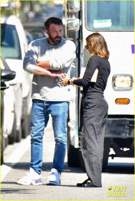 Ben Affleck Gives Ex Wife Jennifer Garner A Ride After A Tuesday Morning Meetup Photo 4972183