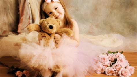 Cute Baby Girl With Teddy Bear Wallpaper