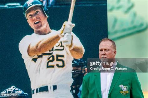 421 Baseman Mark Mcgwire Photos & High Res Pictures - Getty Images