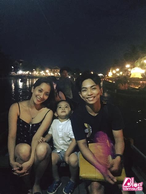 Khánh Thi diện bikini khoe vòng gợi cảm bên chồng trẻ Phan Hiển