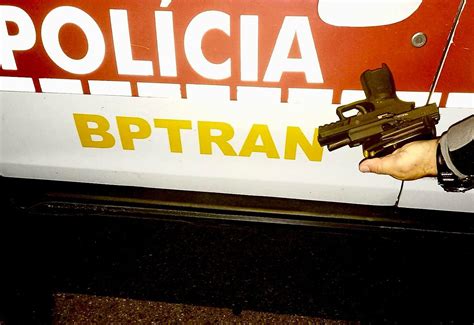 POULAÇÃO APLAUDE E PEDE MAIS BLITZ Três armas de fogo e 31 veículos